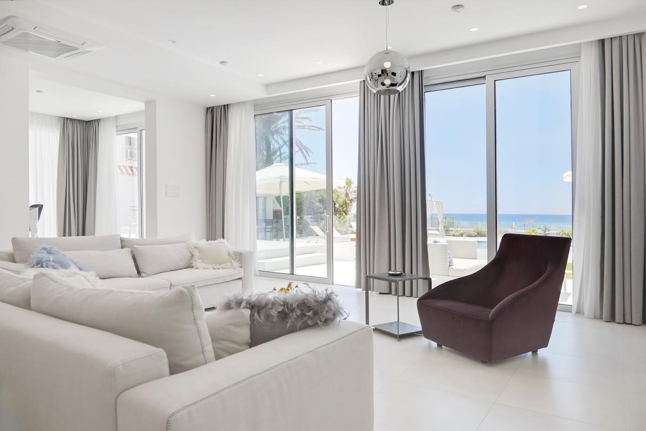 Royal 4 Bedroom Seafront Ferienhaus *