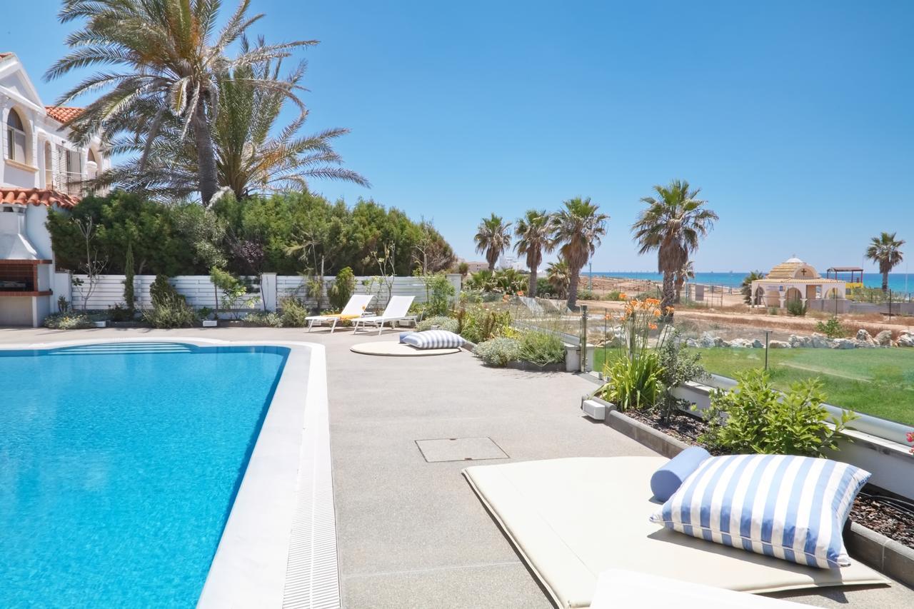 Royal 4 Bedroom Seafront Ferienhaus