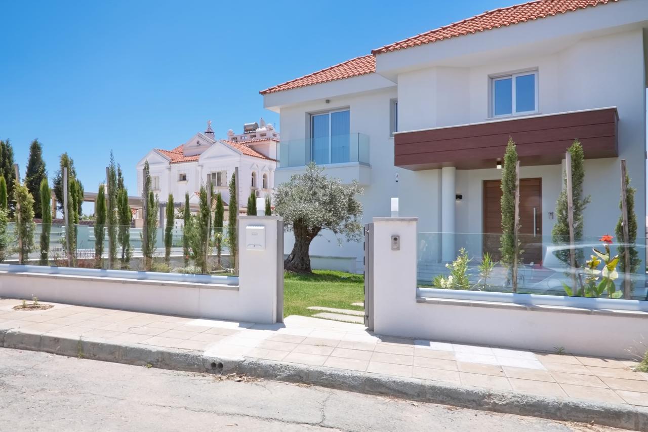 Royal 4 Bedroom Seafront Ferienhaus Agia Napa