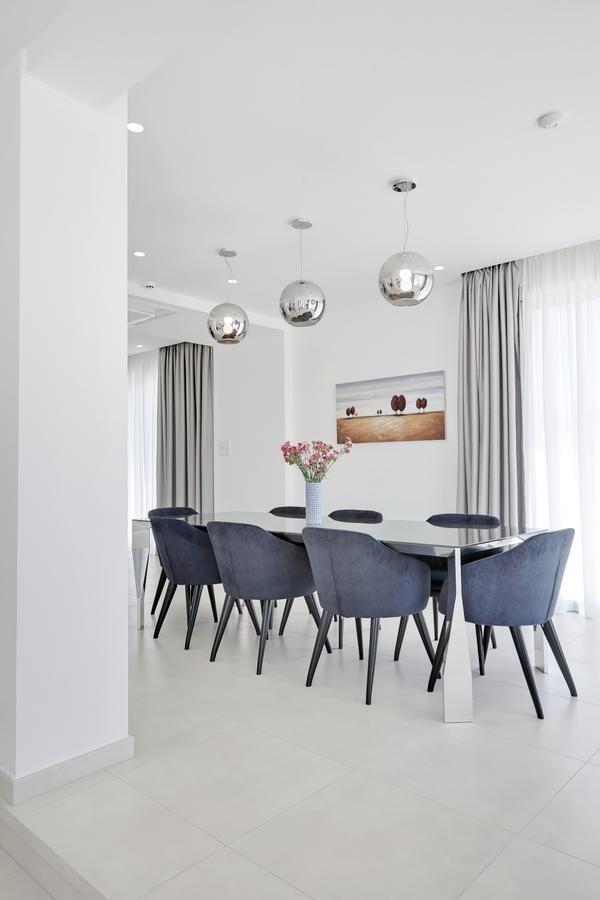 Royal 4 Bedroom Seafront Ferienhaus