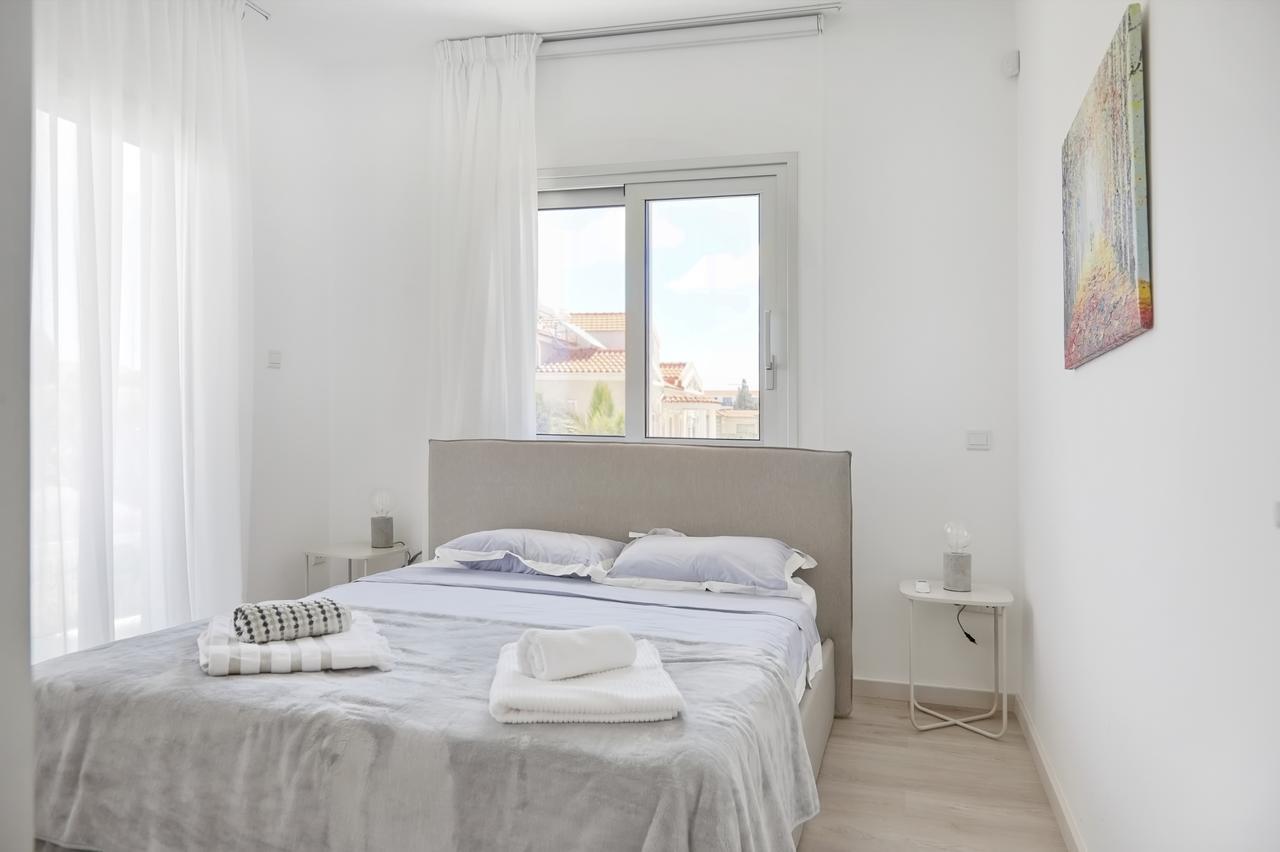 Royal 4 Bedroom Seafront Ferienhaus Agia Napa
